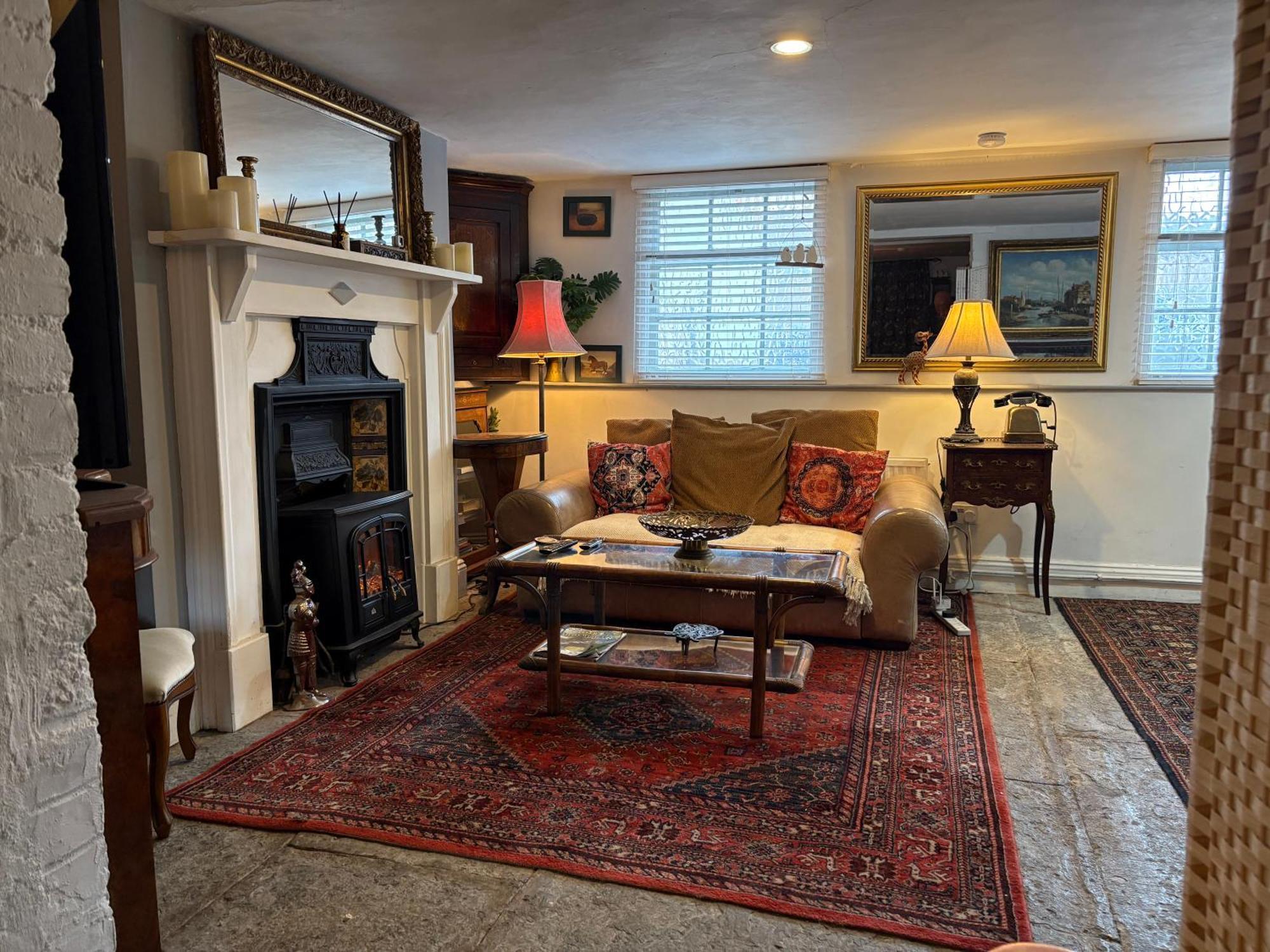 Charming Historic Adjoining Beautiful Park Taunton