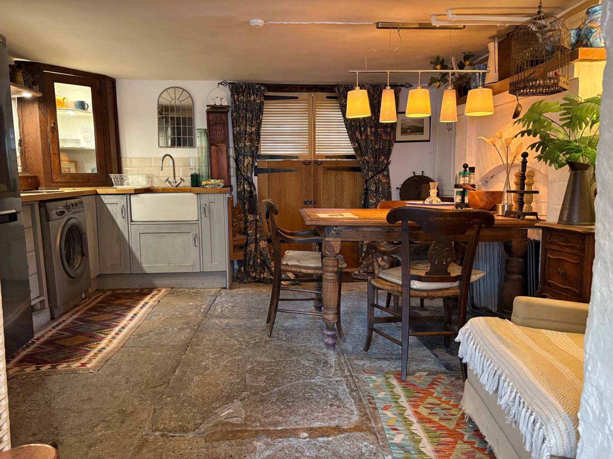 Charming Historic Adjoining Beautiful Park * Taunton